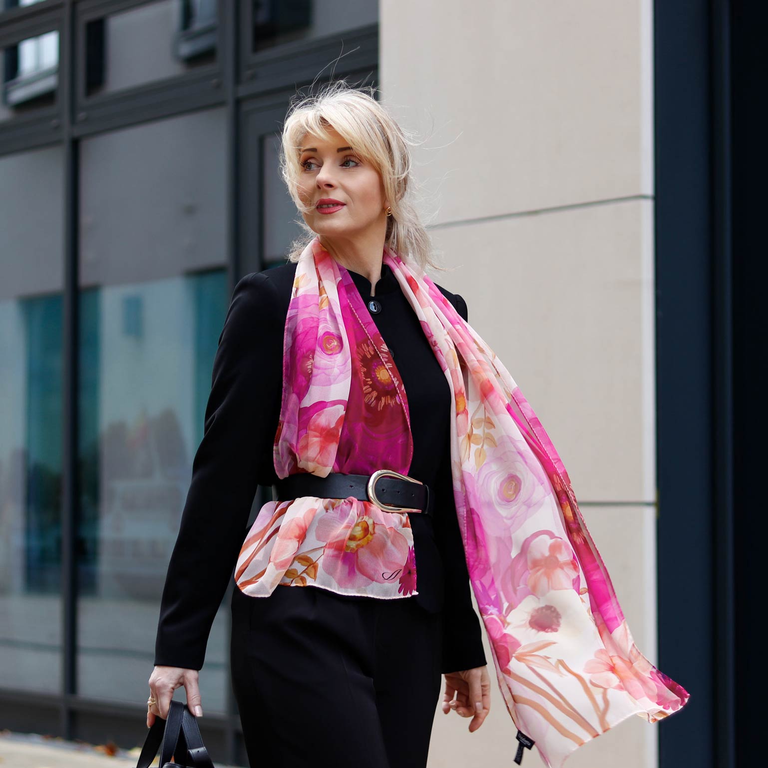 How to tie a long silk scarf