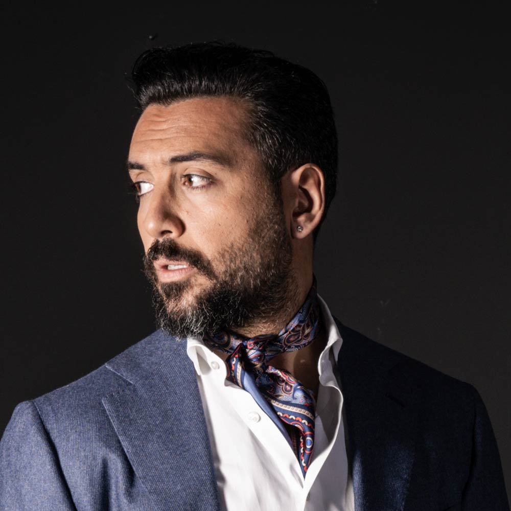 How to tie a silk neckerchief