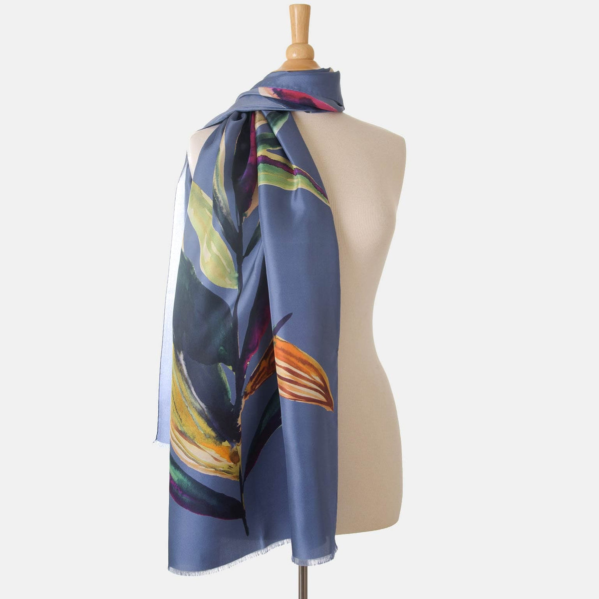 Women&#39;s luxury Italian silk shawl wrap