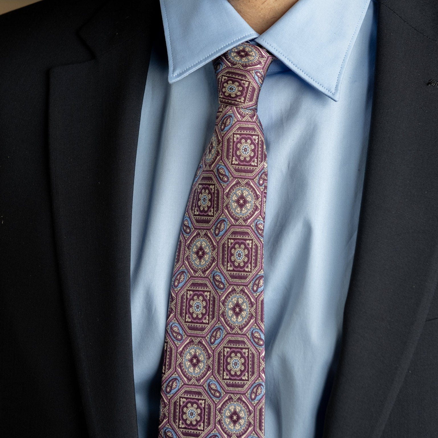 BurgundyBurgundy Medallion Handmade Italian Silk Tie