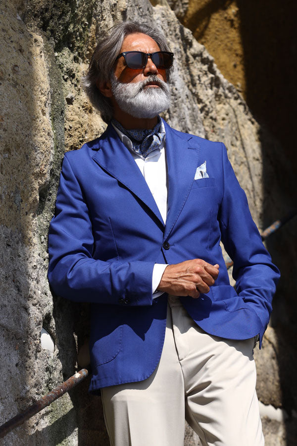 How To Wear Ascots & Cravats (And What's The Difference?)