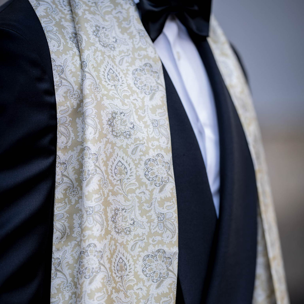Men&#39;s handmade Italian silk floral evening scarf