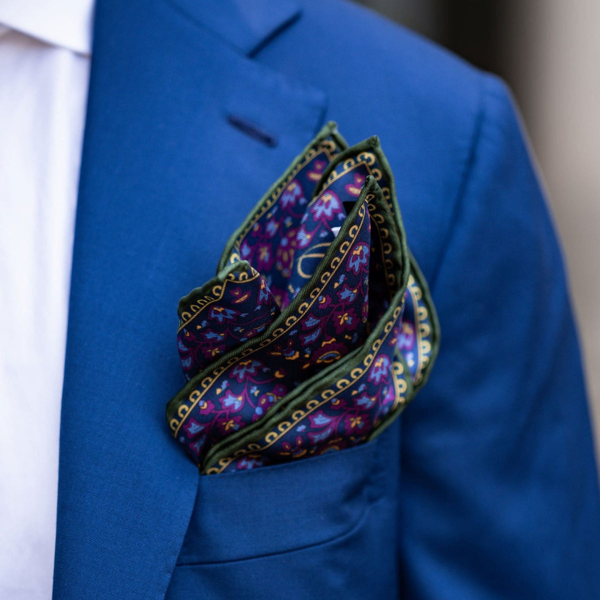 Handmade suit pocket square in Italian silk