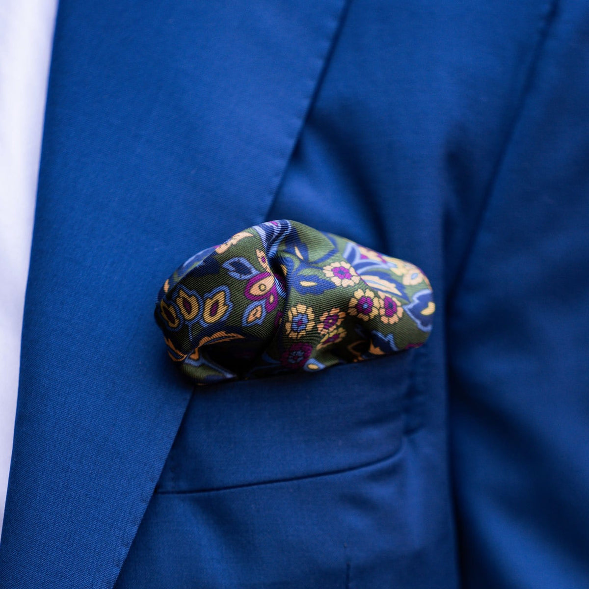 Luxury men&#39;s pocket square, handmade Italian silk