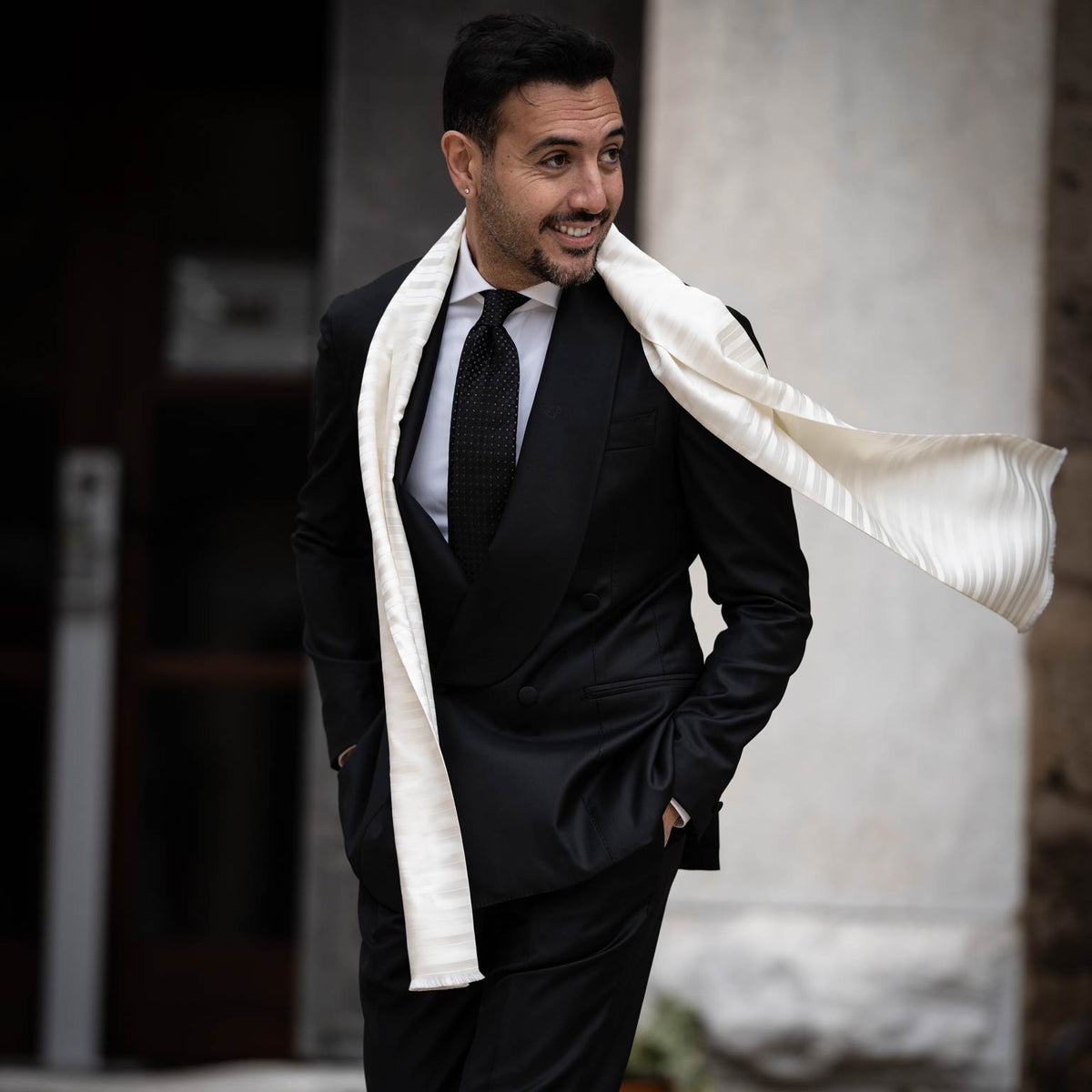 Men&#39;s White Italian Silk Opera Tuxedo Scarf